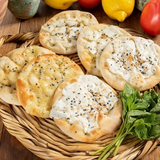 مناقيش الجبنة العكاوية